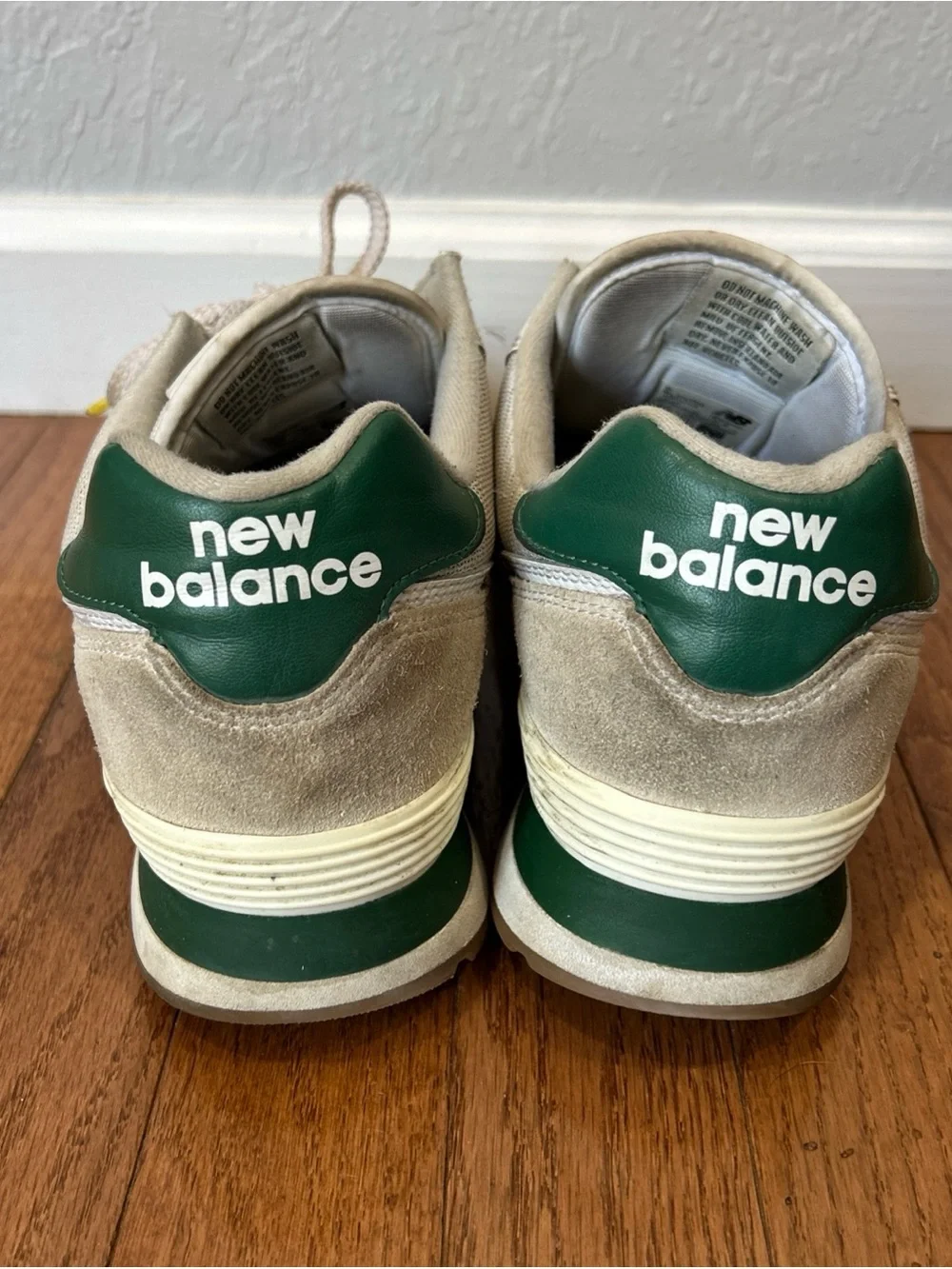 New Balance 574 Running Shoes Athletic Sneakers Men’s Size 9.5 Gray Green White